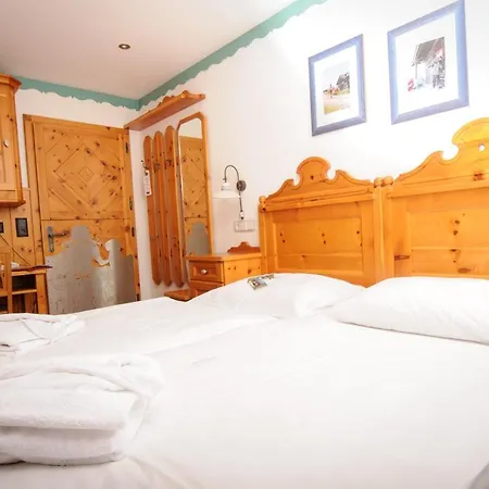 מלון Arthurhaus 3*